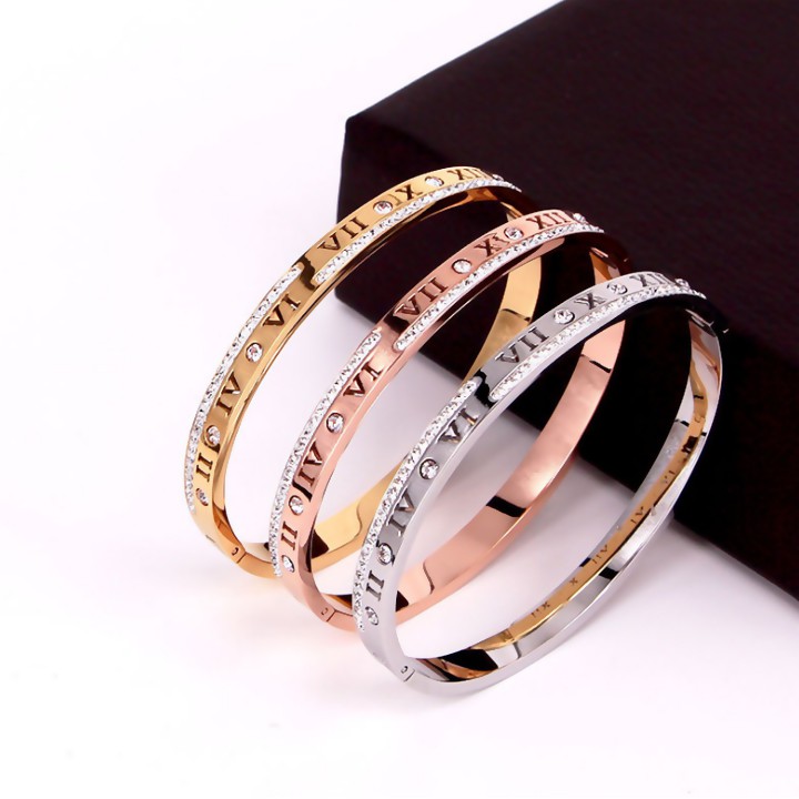 Vòng tay nữ titan cao cấp Số la mã đinh đá siêu đẹp, bền màu, hợp thời trang