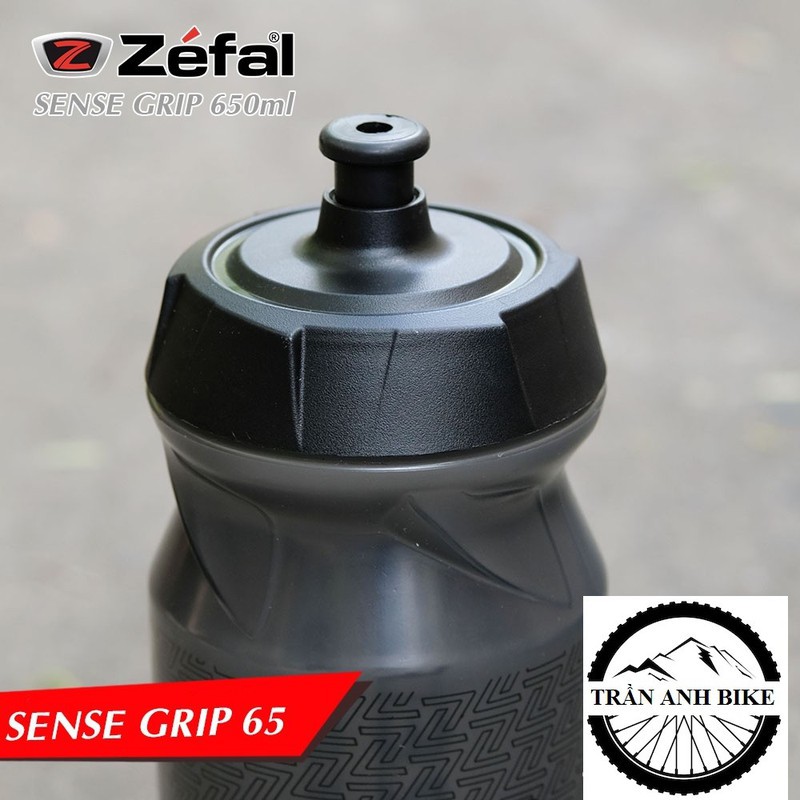 Bình nước xe đạp Zefal Sense Grip 650ml - Màu khói