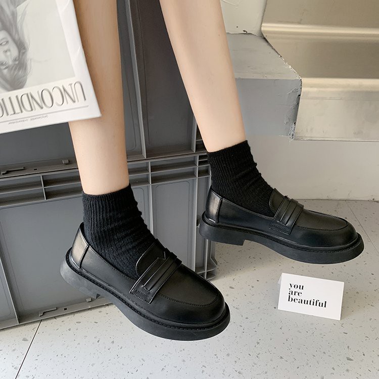 Hàn Quốc về lớp áo lót của phụ nữ... đôi giày leo lên gót chân... | BigBuy360 - bigbuy360.vn