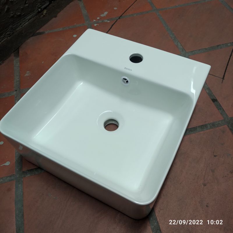 Chậu lavabo treo tường 43x40cm