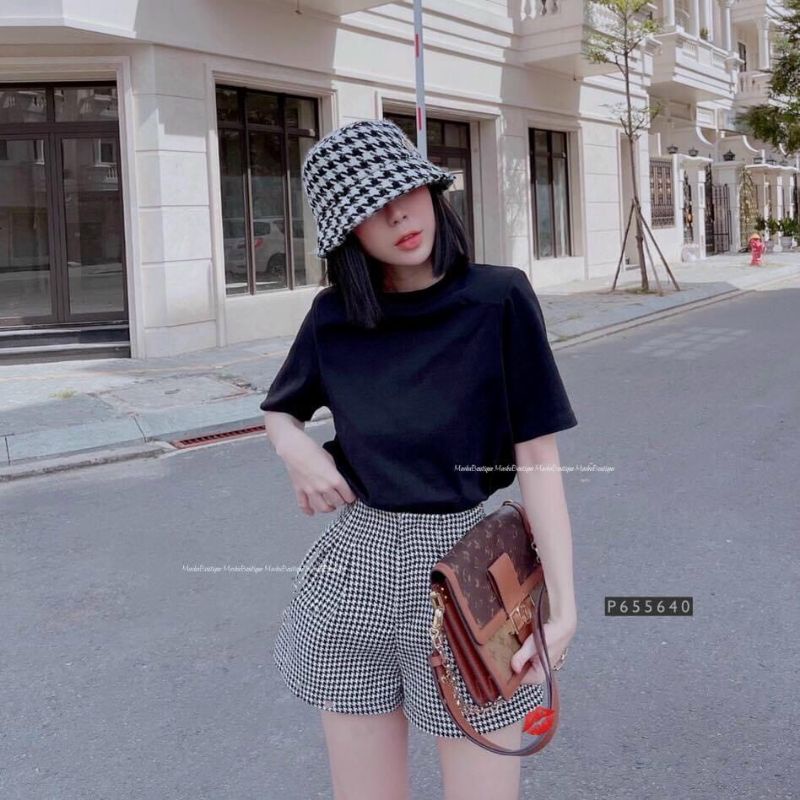 Quần đùi kẻ chất xốp cực năng động cho các nàng đáng yêu