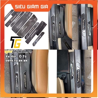 TGPK_ Bộ Ốp bậc cửa, Nẹp bước chân Mitsubishi Xpander vân Carbon