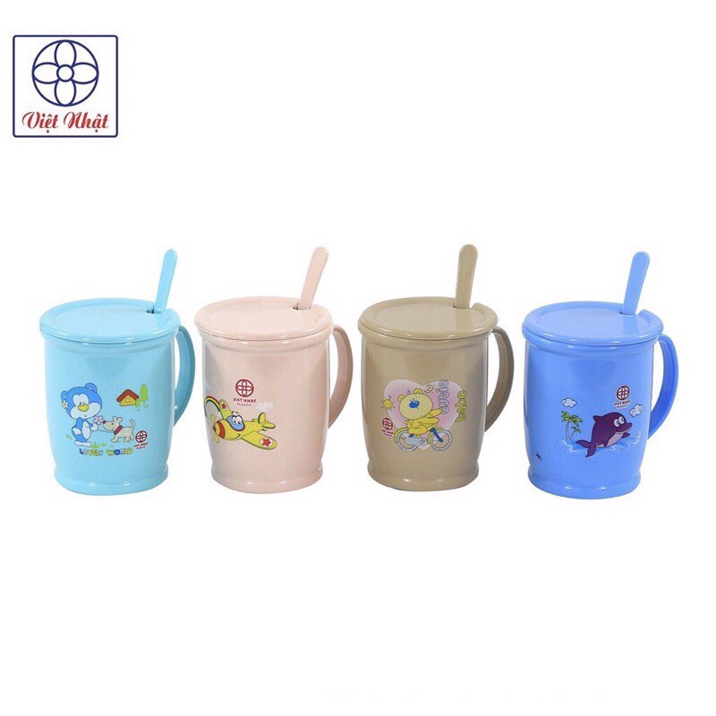 Ca, cốc hàng đẹp có nắp và thìa đi kèm nhựa Việt Nhật. Cốc uống nước cho bé
