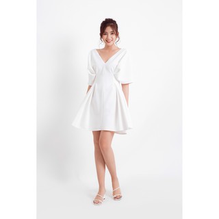 Đầm trắng xếp li eo cổ V EDINI - D1115