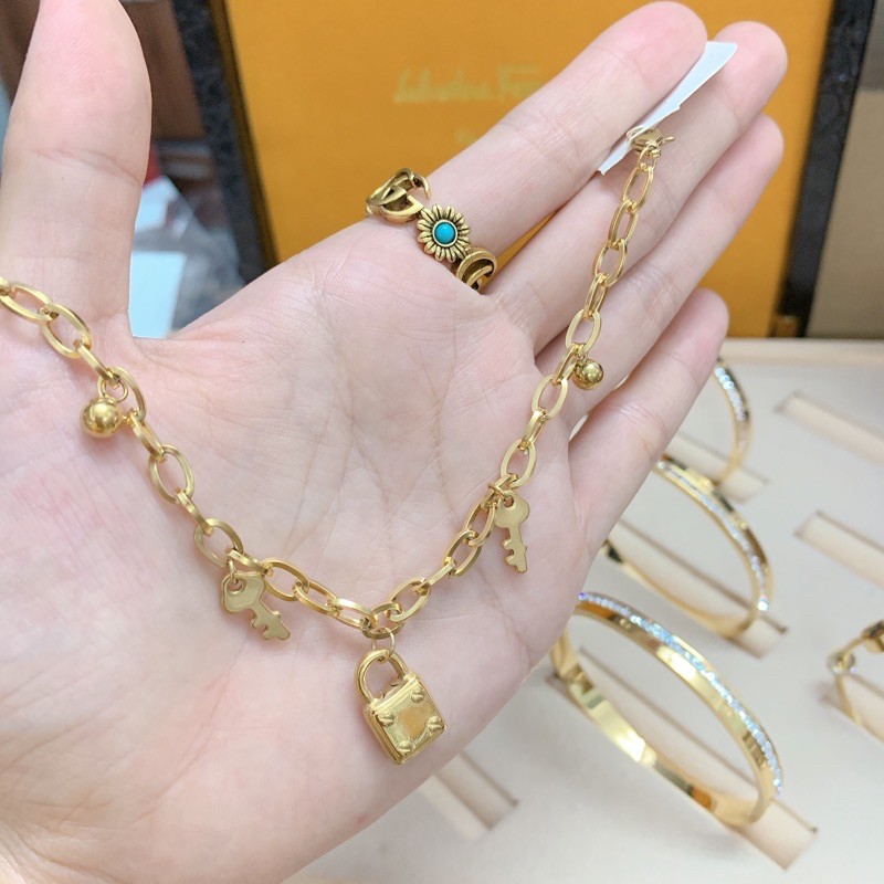 Lắc tay hình chụp gần kéo cem ảnh 2