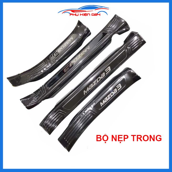 Bộ nẹp bước chân trong ngoài vân Cacbon xe Mazda 3 2015-2016-2017-2018-2019 chống trầy làm đẹp ô tô