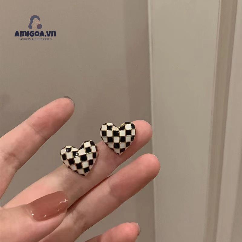 ✨✨Đôi bông tai hình trái tim họa tiết bàn cờ đơn giản xinh xắn