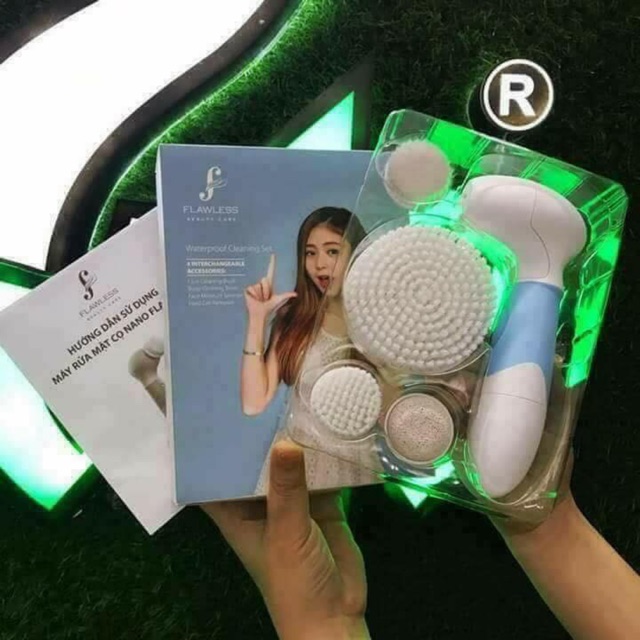 Máy rửa mặt Nano Flawless công nghệ Nhật