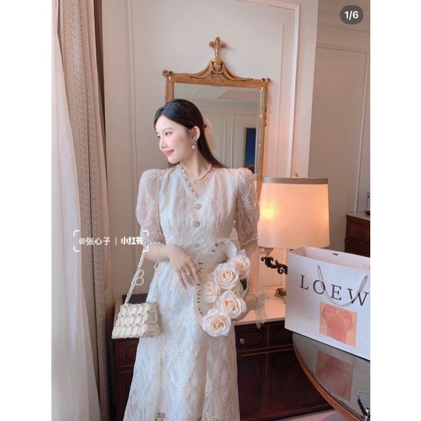 ĐẦM HOA NỔI REN SUÔNG CỔ V NÚT