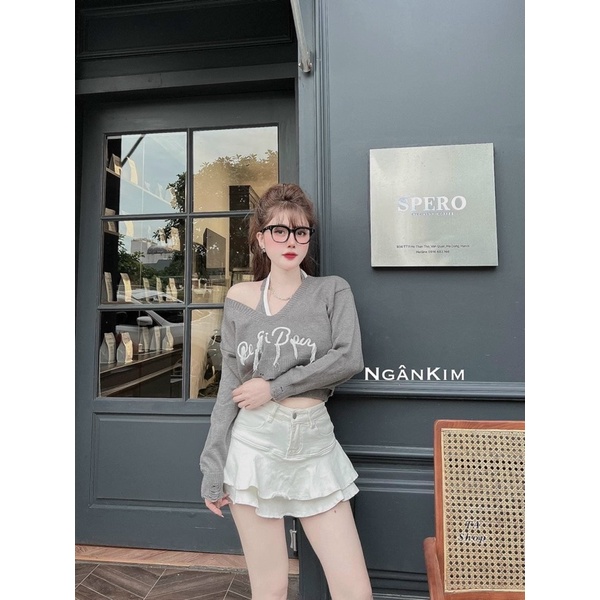 Set áo len hai chi tiết gồm áo yếm mặc trong mix cùng áo len cổ tim dài tay bên ngoài