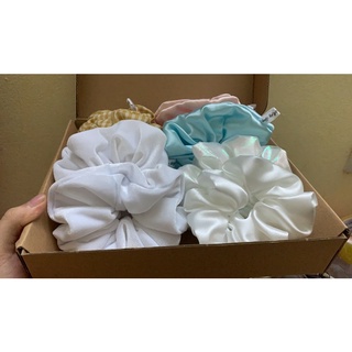Scrunchies thiết kế. Dây cột tóc lụa mềm mịn.