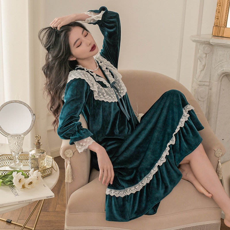 Bộ đồ ngủ vải nhung dày phối ren thời trang mùa đông 2021 | BigBuy360 - bigbuy360.vn