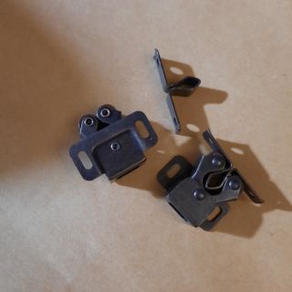 Bộ 10 Hít cua, xập xòe cửa tủ bếp, chốt sập cánh tủ