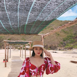 Bikini đỏ hoa