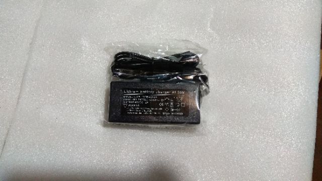 Sạc pin 36v cho xe cân bằng xe driff