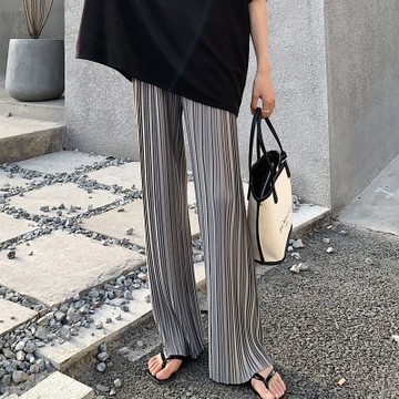 Quần dài vải lụa lưng cao ống rộng thiết kế xếp ly