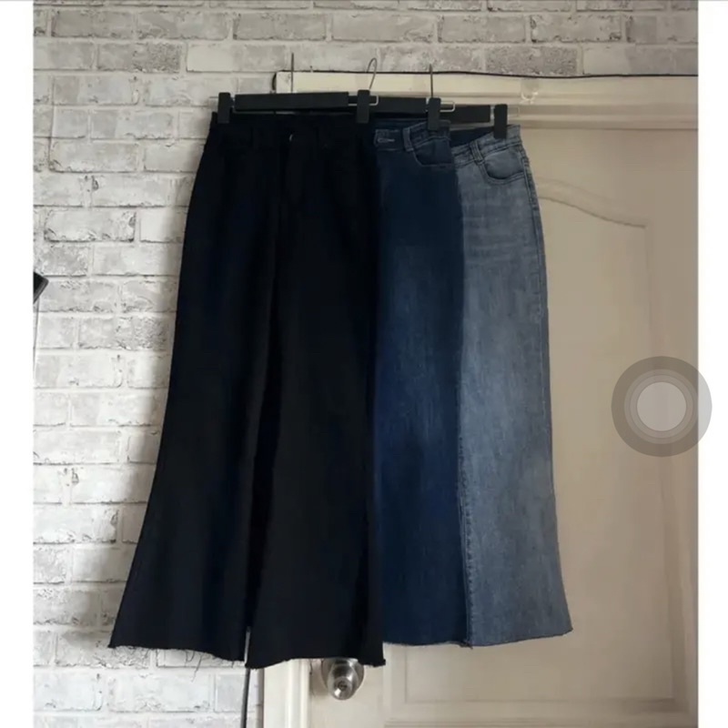 Q19: Quần jean loe xé lai