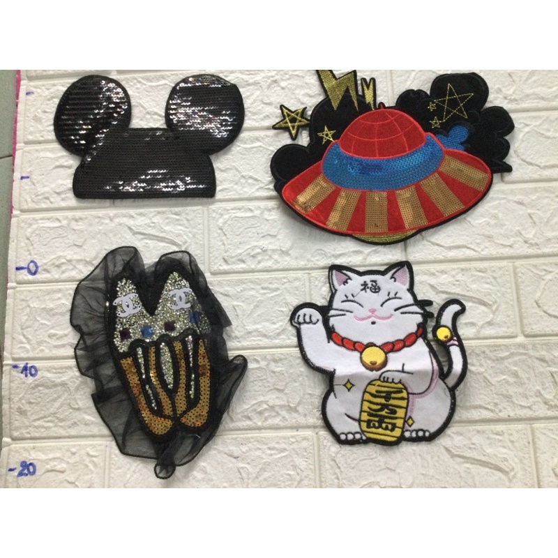 Hình thêu , đính kim sa  dùng để trang trí đính áo , váy , túi xách …