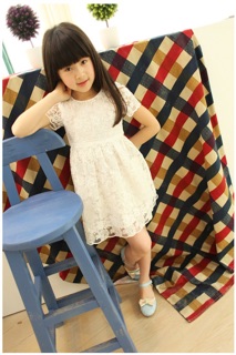 Đầm ren bé gái