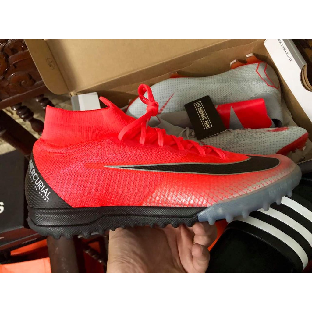 Giày đá bóng sân cỏ nhân tạo