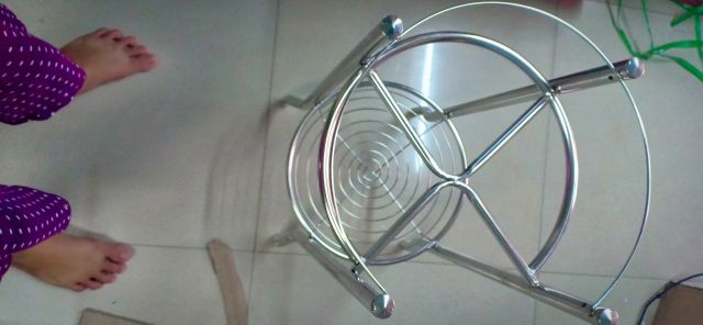 Chân để bình nước inox