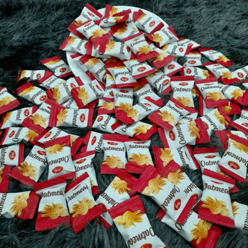 Bánh Yến Mạch Sôcôla Sữa Mini. Giá: 5k/10 viên.