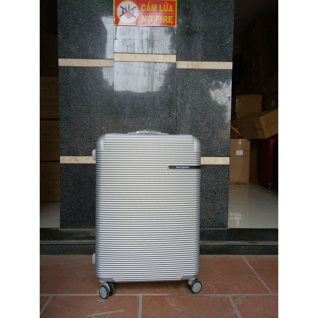 Vali nhựa sọc, bịt góc chống xước, chống va đập cao cấp VL25 size 20. Ảnh thật tự chụp nhé.