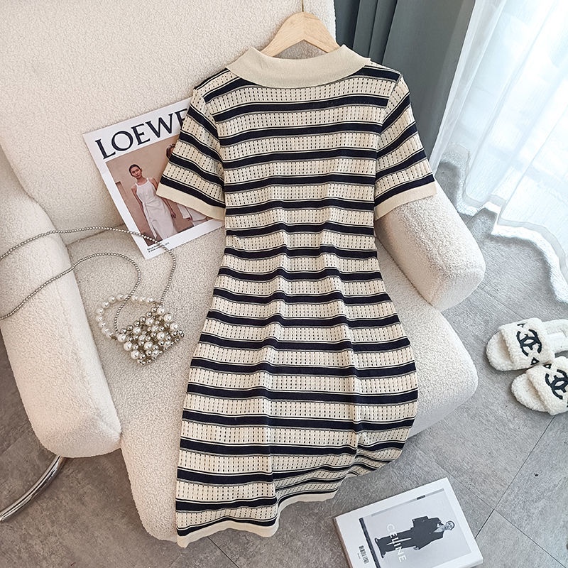 Đầm Dệt Kim Dài Qua Gối Cổ polo Họa Tiết Kẻ Sọc Thời Trang Mùa Hè Hong Kong Cho Nữ
