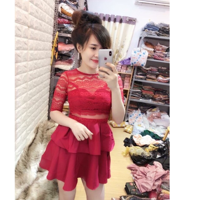 Đầm ren xòe tầng 