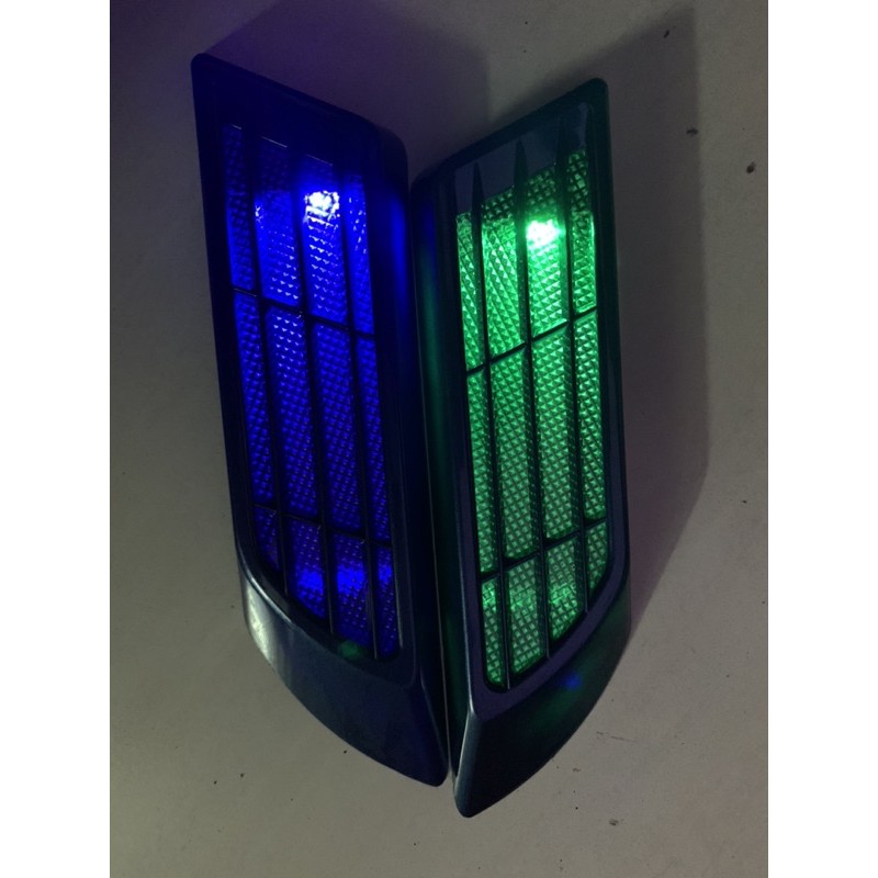 Led năng lượng mặt trời hình mang cá