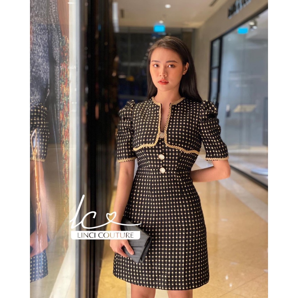 Váy tweed kẻ nhà LinCi tri ân khách hàng với giá ưu đãi.