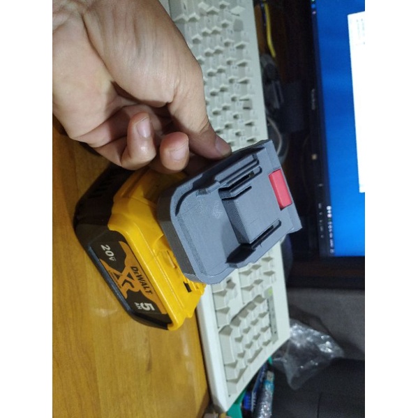 Ngàm chuyển pin Dewalt 18/20v cho máy Makita 18