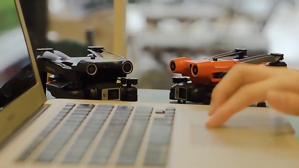 Flycam mini giá rẻ P12 trang bị camera 8k, Play cam điều khiển từ xa chụp ảnh full HD cảm biến chống va chạm bay 20 phút | BigBuy360 - bigbuy360.vn