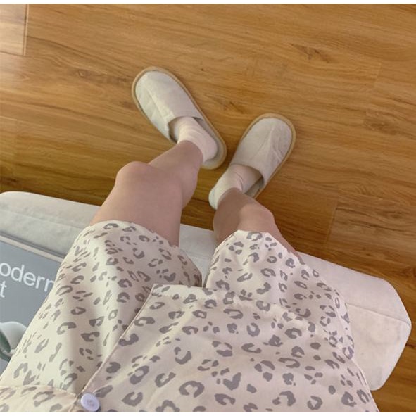 Bộ Đồ Ngủ Pijama Vải Lụa Họa Tiết Da Báo Phong Cách Hàn Quốc Thoải Mái Cho Nữ | BigBuy360 - bigbuy360.vn