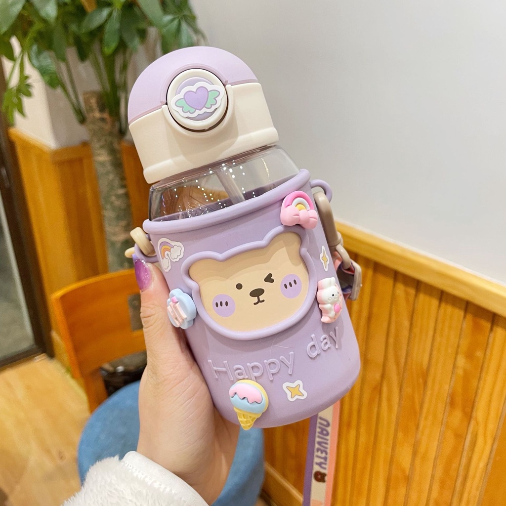 Bình nước cho bé đi học, Bình uống nước cho bé có ống hút 620ml chịu nhiệt tốt tặng kèm túi và dây đeo, sticker