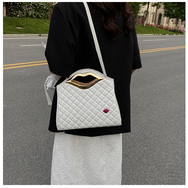 Túi Xách JASMIN NOIR Tote Hai Dây Đeo Vai Chần Bông Họa Tiết Đôi Môi Đơn Giản Dành Cho Nữ