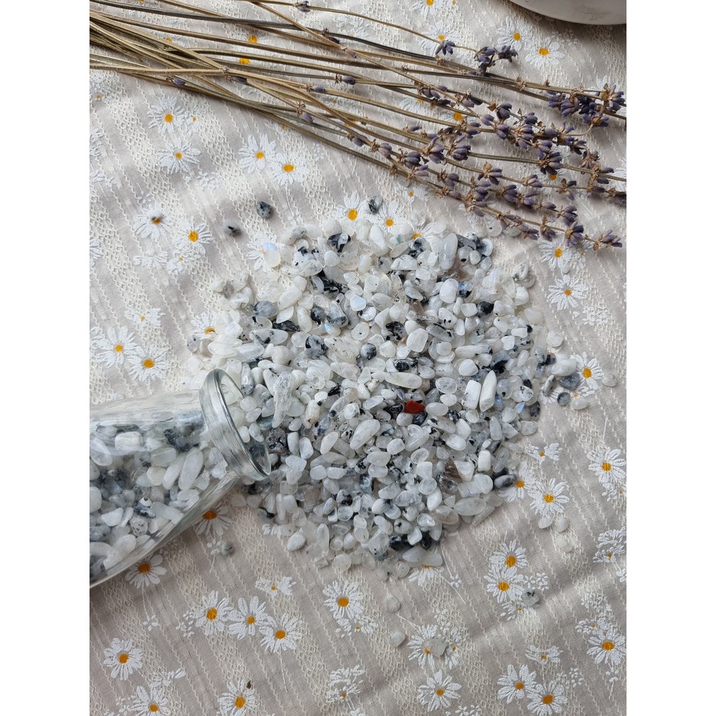 Vụn đá Moonstone (đá mặt trăng) tự nhiên dùng trong thanh tẩy Tarot, Reiki, thiền định