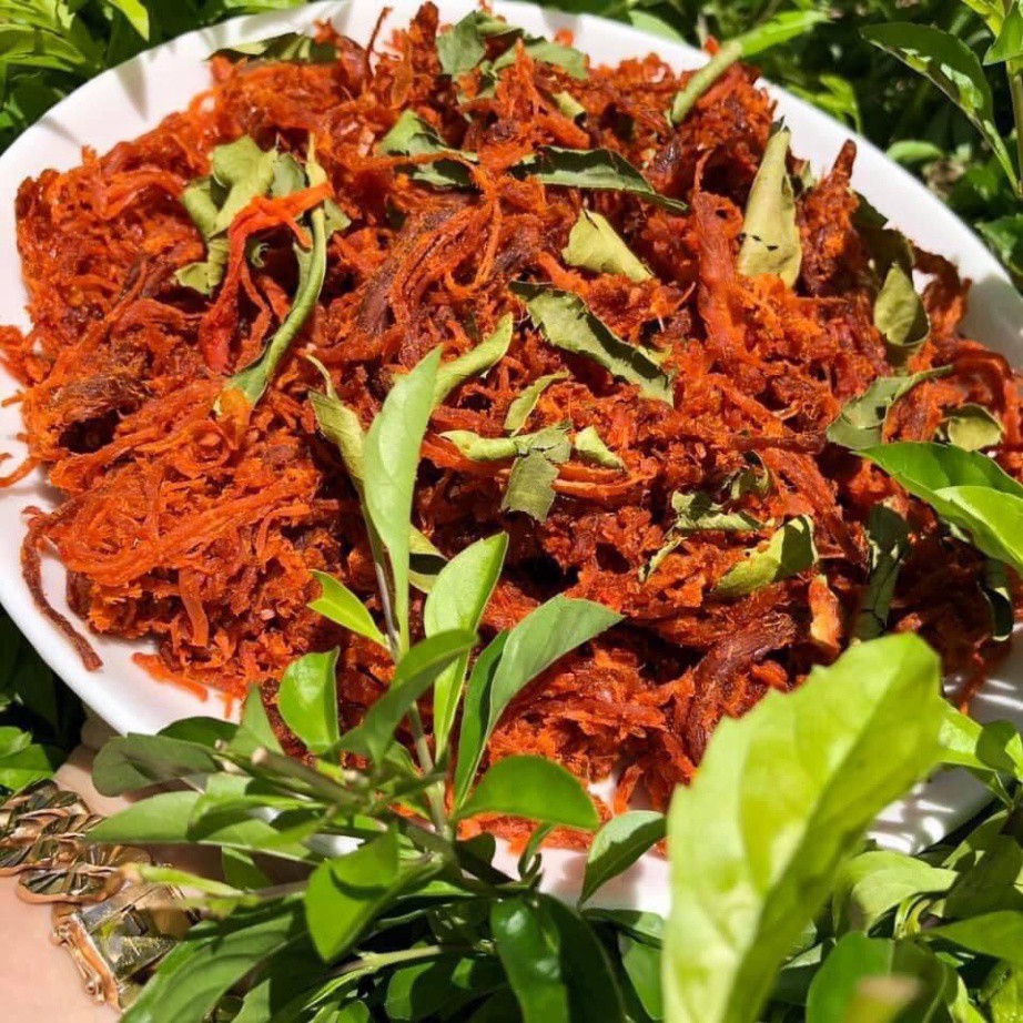 Khô bò lá chanh 300gr ít cay hũ pet tiện lợi, TUMDUM  đồ ăn vặt HÀ NỘI | BigBuy360 - bigbuy360.vn