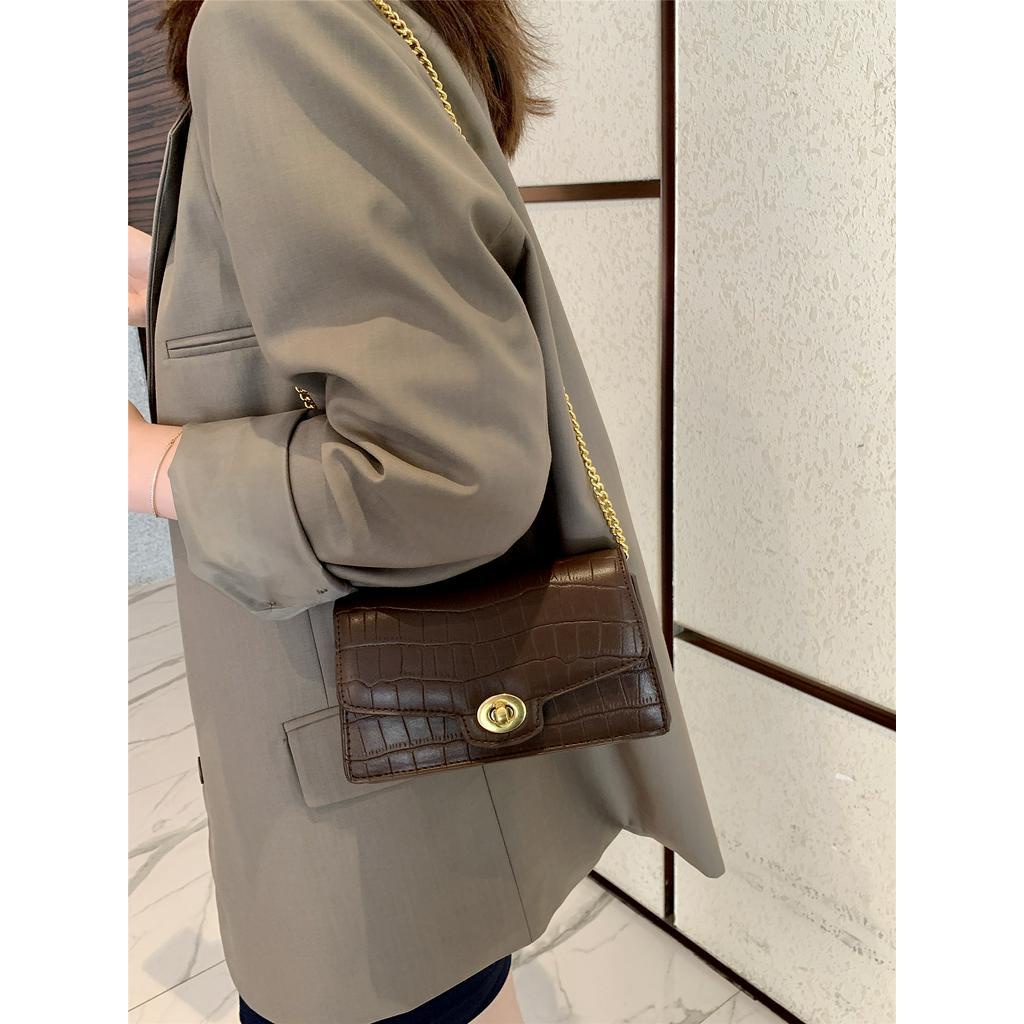 Túi đeo chéo dáng vuông thiết kế đơn giản thời trang