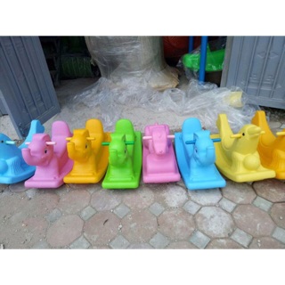 Bập bênh một chỗ ngồi cho bé