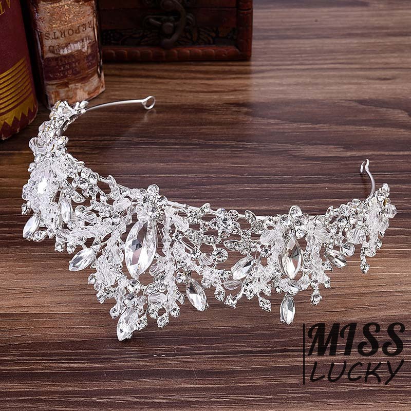 Vương Miệng Cô Dâu Thời Trang Thanh Tú