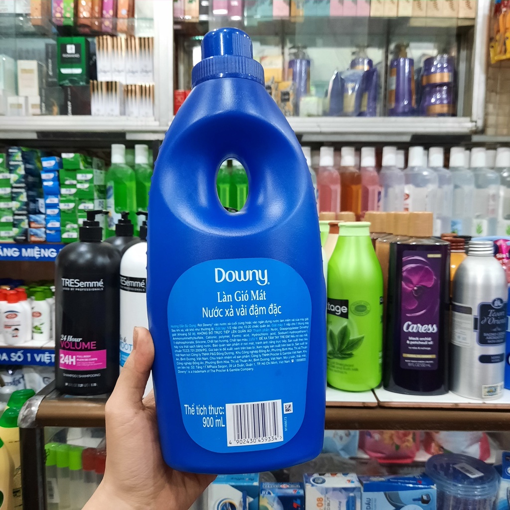 Nước xả Downy Làn Gió Mát chai 900ml