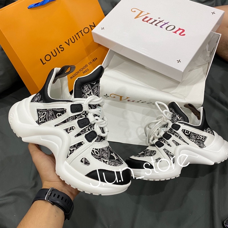 GIÀY LV BLACK THỔ CẨM LAI AU [ FULL BOX + FREE SHIP ]