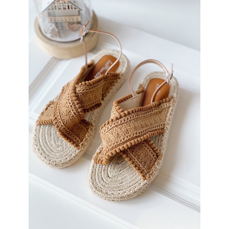 HAI MÀU NÂU/TRẮNG Sandal xăng đan nữ đế cói thêu hàng cao cấp