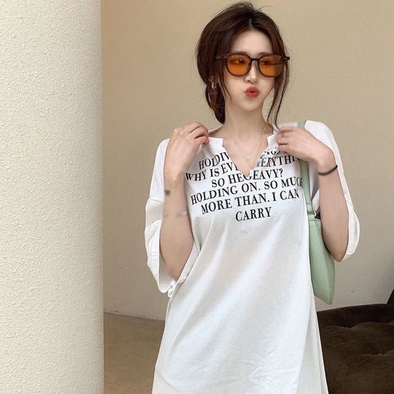 Áo Thun Ngắn Tay Dáng Rộng Cổ Chữ V In Chữ Cá Tính Thời Trang Cho Nữ