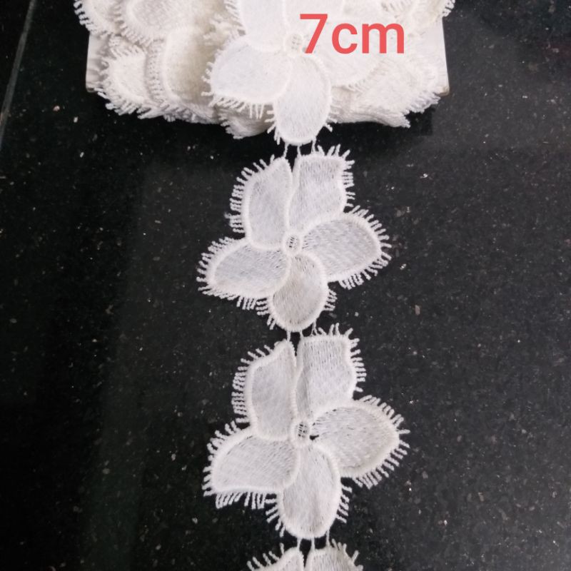 Hoa dây trang trí ,size 7cm.(dây 90cm/9k)