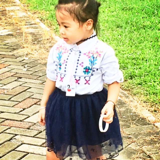 Sơ mi bé gái thêu hoa 