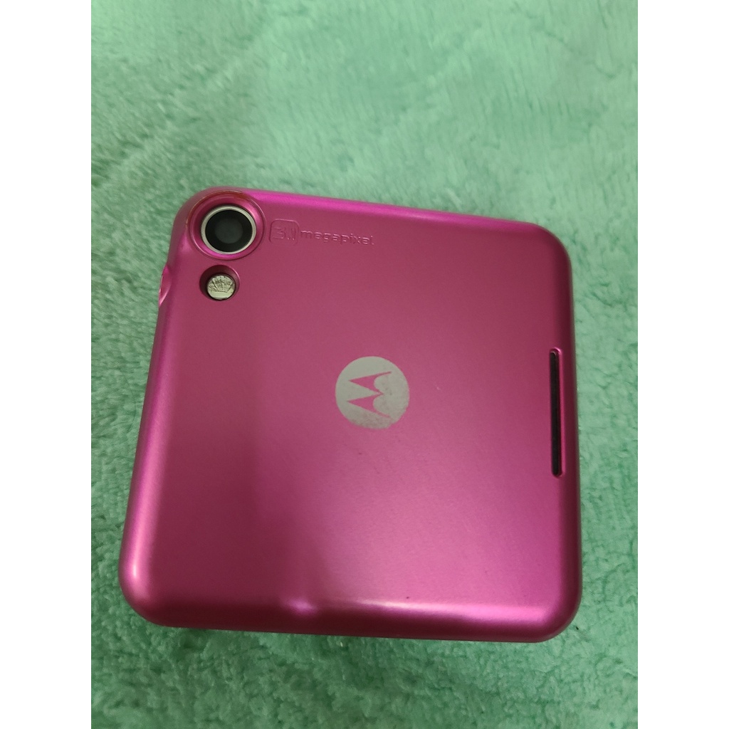 Điện thoại Motorola Flipout màu hồng