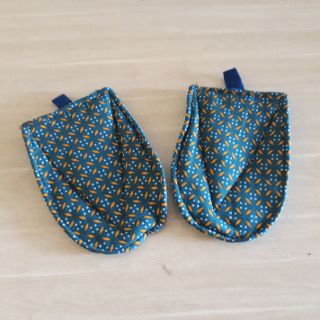 Cặp nhấc nồi bằng vải dày dặn (lót nồi)