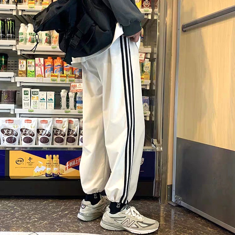 Quần jogger nam nữ L99, quần ống rộng 3 sọc kiểu dáng thể thao chất liệu thun lạnh cao cấp mềm mại dày dặn.